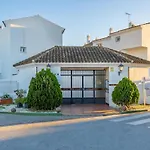 3 Bed Townhouse Close To The *