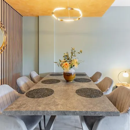 3 Bed Townhouse Close To The شقة إِستيبونا