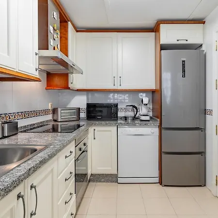 3 Bed Townhouse Close To The شقة إِستيبونا