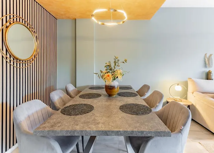 3 Bed Townhouse Close To The شقة إِستيبونا