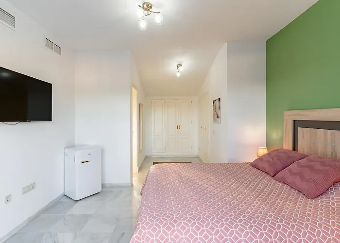 3 Bed Townhouse Close To The إِستيبونا