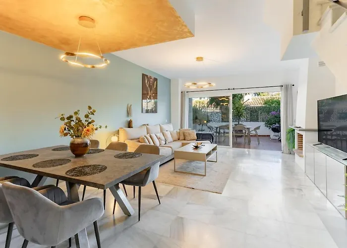 3 Bed Townhouse Close To The * إِستيبونا