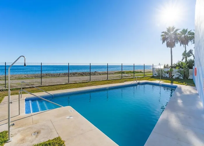 3 Bed Townhouse Close To The إِستيبونا