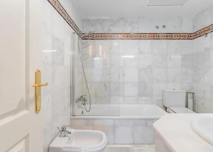 شقة 3 Bed Townhouse Close To The *