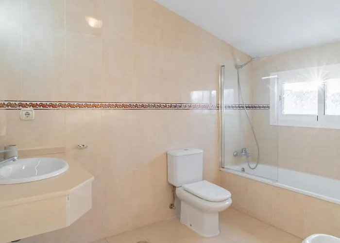 3 Bed Townhouse Close To The شقة