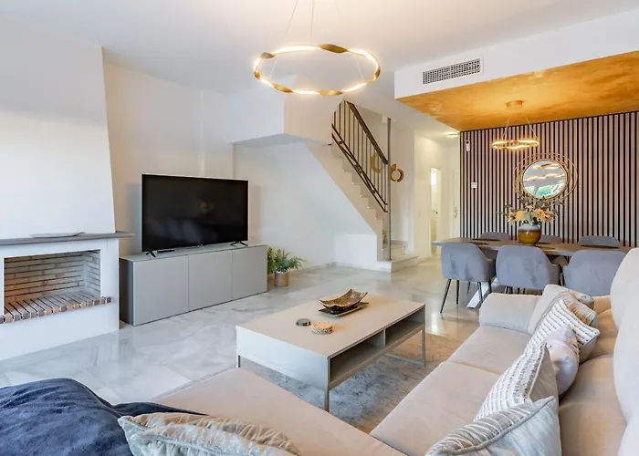 3 Bed Townhouse Close To The شقة