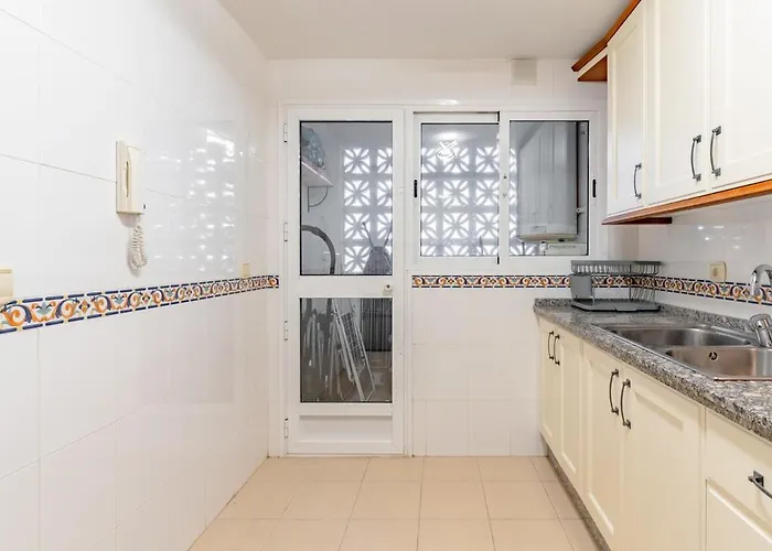 3 Bed Townhouse Close To The إِستيبونا