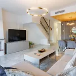 3 Bed Townhouse Close To The Apartment